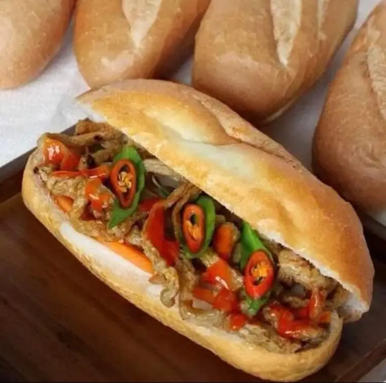 Hình ảnh BÁNH MÌ CHẢ CÁ NHA TRANG(ĐẶC BIỆT)