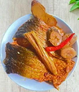 Hình ảnh Cá trắm kho chuối (1kg)