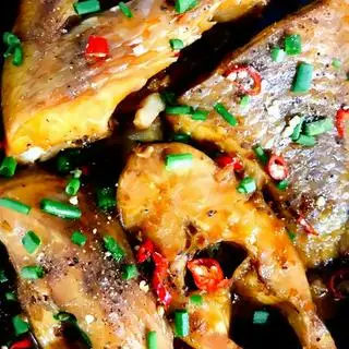 Hình ảnh Cơm cá điêu hồng kho tiêu