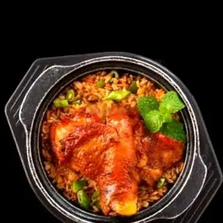 Hình ảnh Cơm rang giòn đùi gà sốt cay