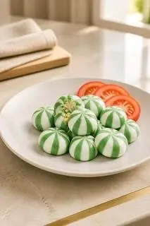 Hình ảnh BÁNH BAO NHÂN TRỨNG MUỐI PHÔ MAI XANH - 3 VIÊN