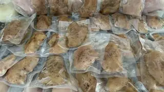 Hình ảnh Ức Gà Nấu Chậm Vị Sốt Tiêu Đen