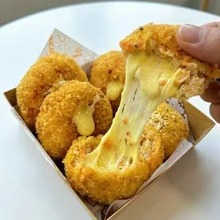 Hình ảnh Bánh gà chiên xù nhân phô mai