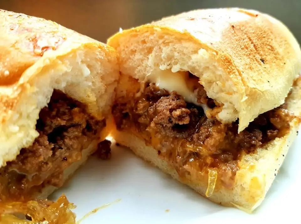 Hình ảnh The Chopped Cheese Sandwich - Bánh mì bò bằm quyện phô mai