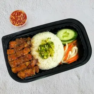 Hình ảnh Cơm Ba Rọi Rút Sườn Xốt Thái