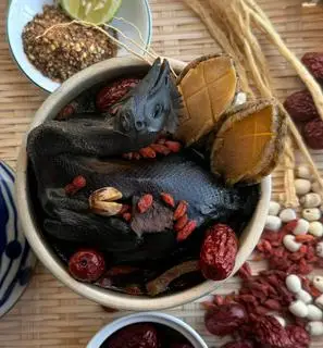 Hình ảnh Gà tần thuốc bắc bào ngư bổ dưỡng (1 bào ngư)