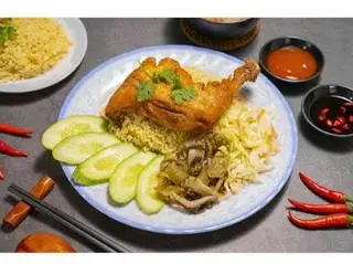 Hình ảnh Cơm gà xối mỡ góc tư đùi gà ta 