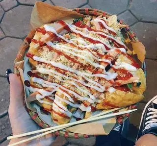 Hình ảnh Combo xuất vừa Bánh Mì Nướng Muối Ớt + 2 Bánh Cá Nhân Phomai Kéo Sợi