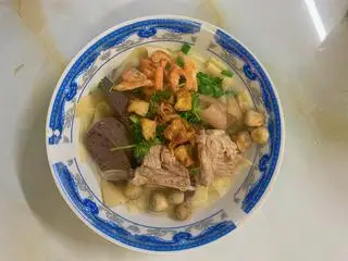 Hình ảnh Hoành thánh lá thập cẩm sườn