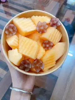 Hình ảnh Hộp Mix Dưa vàng + Nho ( đỏ/ sữa )