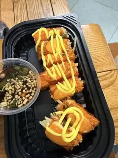 Hình ảnh Đỏ cuộn lòng đào - chấm muối béo - me