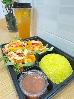Hình ảnh Cơm gà ta xé trộn chua ngọt – đậm vị nhà làm (Món Best Seller)