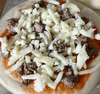 Hình ảnh Pizza mini bò bằm - size 12cm