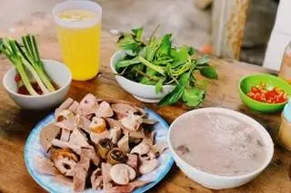 Hình ảnh Cháo + dĩa lòng đặc biệt 