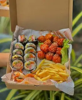 Hình ảnh Kimbap thường - gà cay - khoai lắc phomai