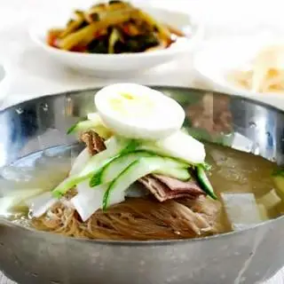 Hình ảnh 물냉면 . Mì lạnh Hàn Quốc+món ăn phụ