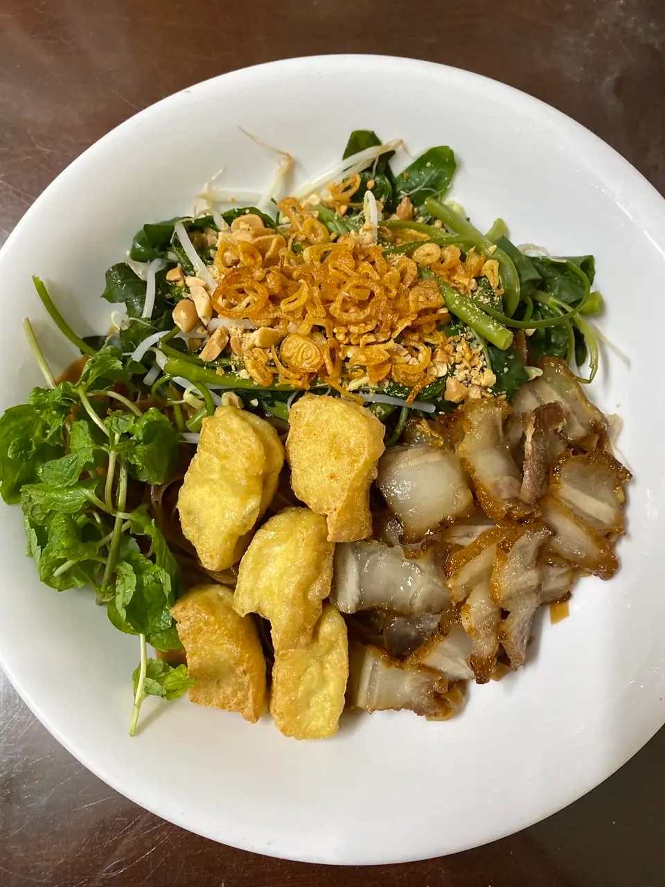 Hình ảnh Bánh đa trộn thịt quay