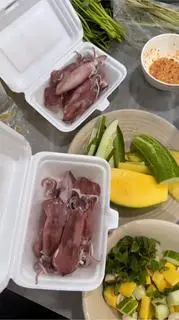 Hình ảnh Mực hấp cuốn rau muống - mực chuẩn loại 1