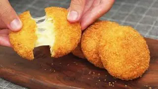 Hình ảnh Bánh Gà Nhân Phô Mai - 5 chiếc 