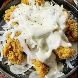 Hình ảnh Gà nửa con sốt kem hành