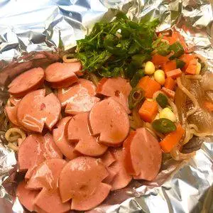 Hình ảnh Mì trộn xúc xích