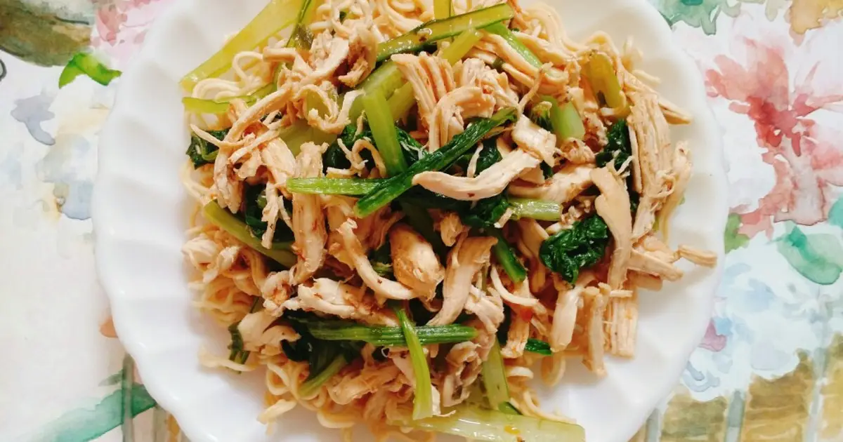 Hình ảnh Mì gói xào gà xé