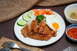 Hình ảnh Cơm sườn ốp la