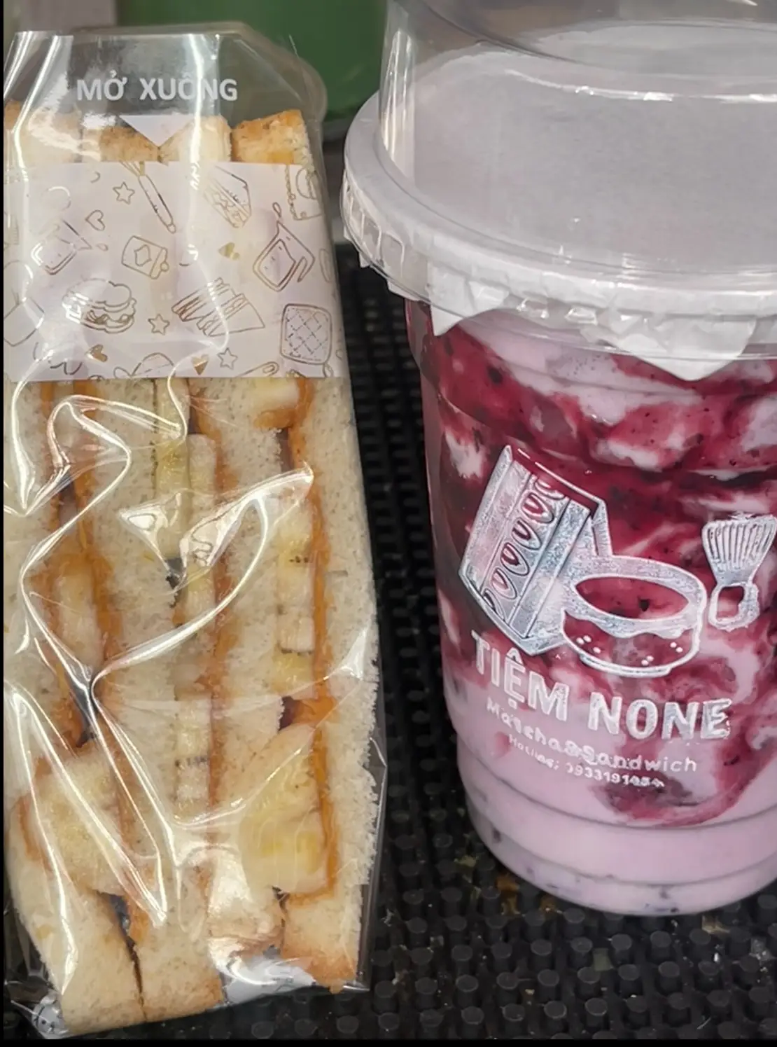 Hình ảnh Blueberry latte + Sandwich chuối bơ đậu phộng 