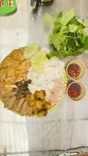 Hình ảnh Bún đậu đầy đủ +  trà tắc 