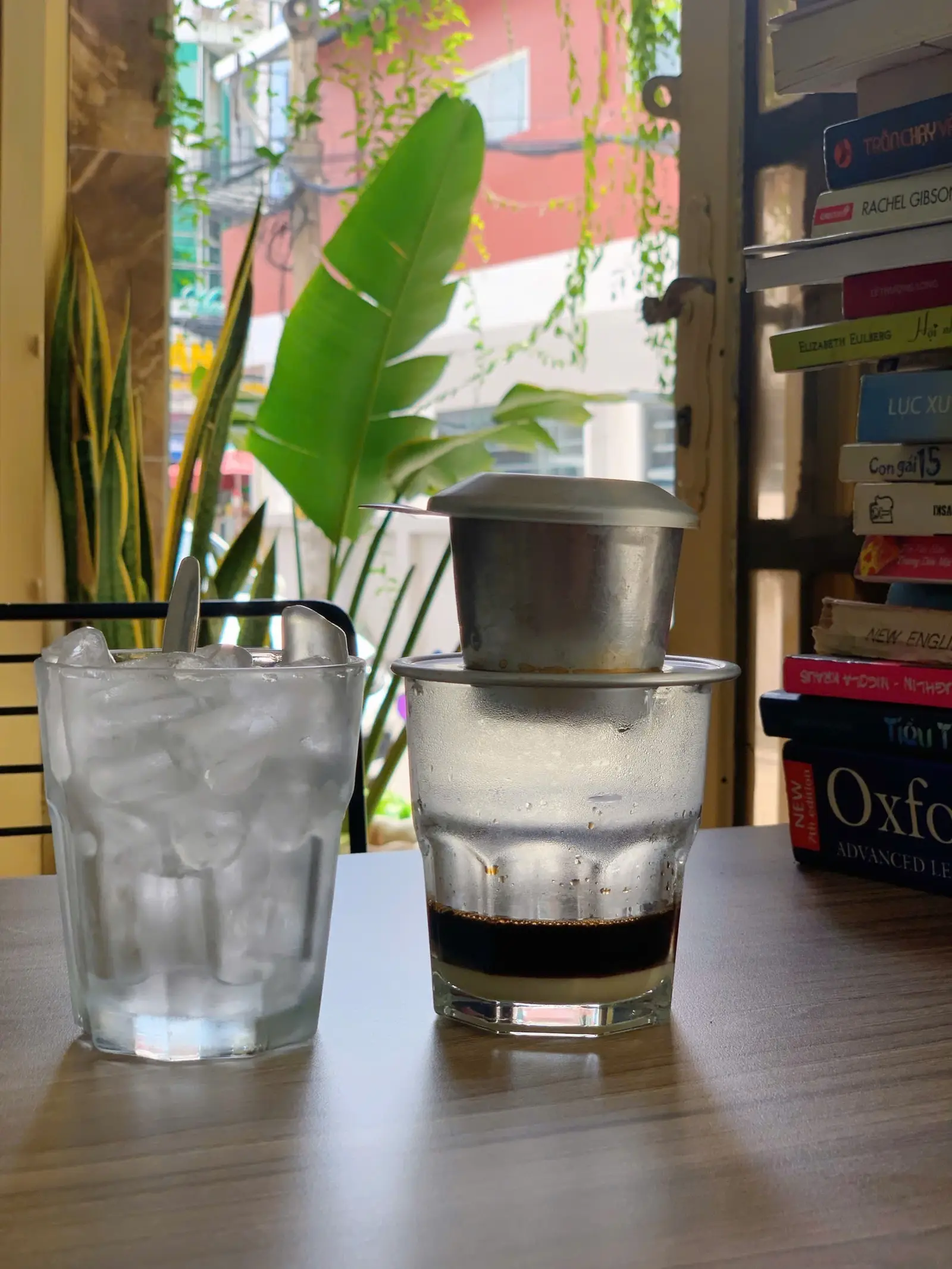 Hình ảnh Cafe sữa pha phin truyền thống Việt Nam