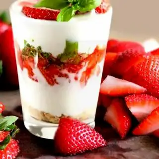 Hình ảnh Yoghurt dâu