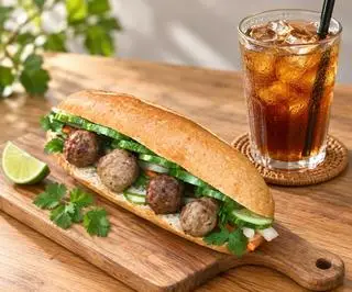 Hình ảnh Bánh mì xíu mại HEO+BÒ (2 viên heo, 2 viên bò)