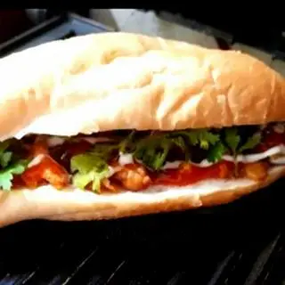 Hình ảnh Bánh Mì Thịt nướng xá xíu Pate