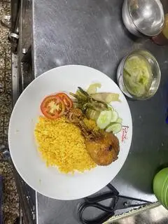 Hình ảnh Cơm đùi gà tỏi xối mỡ