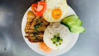 Hình ảnh Cơm tấm sườn trứng ốp la