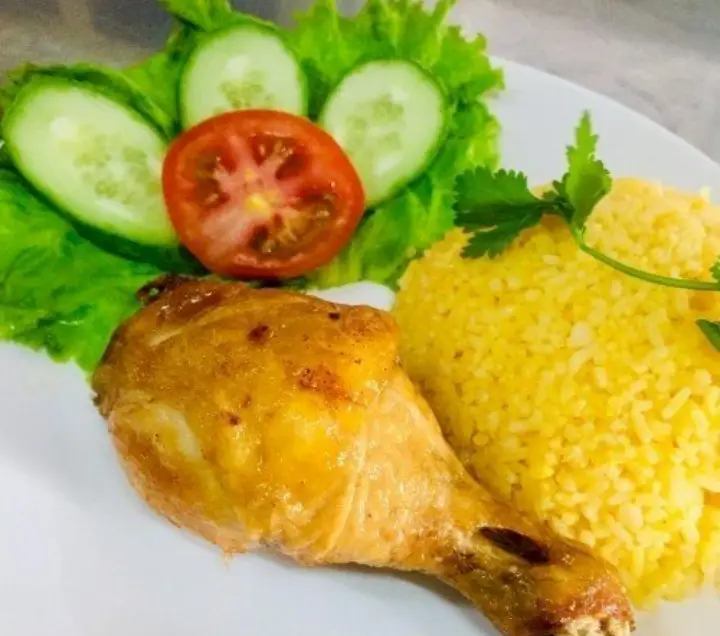 Hình ảnh Cơm đùi gà xối mỡ