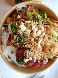 Hình ảnh Bún thit nuong+ bì+ lạp xưởng