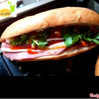 Hình ảnh Bánh Mì Pate Trứng Xúc Xích