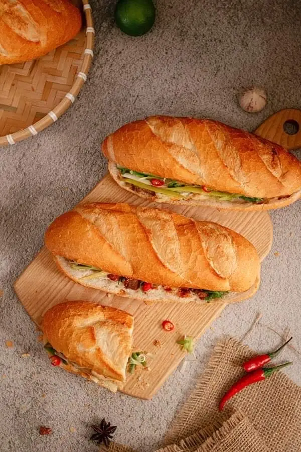 Hình ảnh Bánh mỳ trứng ngải cứu