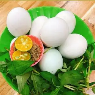 Hình ảnh 10 trứng vịt lộn ( chín)