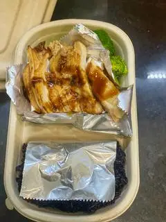 Hình ảnh Cơm lứt ức gà nướng sốt teriyaki