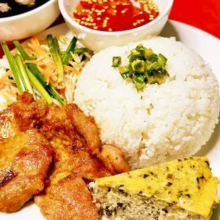 Hình ảnh Cơm tấm sườn, chả hấp