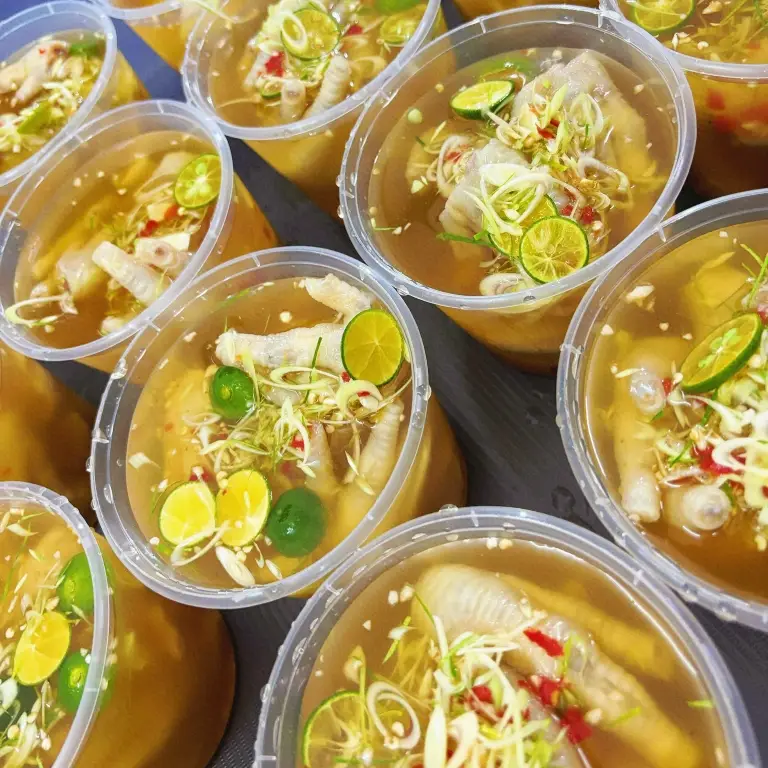 Hình ảnh Chân Gà Xả Tắc Có Xương (4- 5 Chân) + Sốt Chấm 