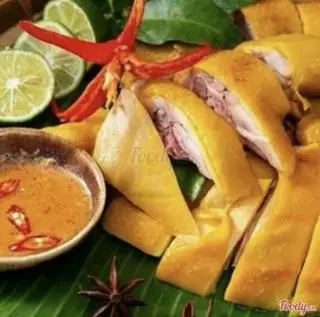Hình ảnh Gà ủ muối 1 con ăn nóng tặng 2 nước chấm