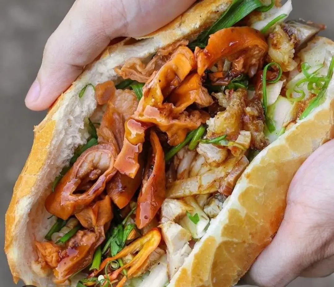 Hình ảnh Bánh mì phá lấu