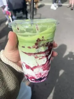 Hình ảnh Matcha latte việt quất