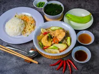Hình ảnh Cơm canh chua cá Basa