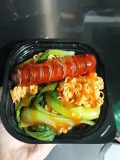 Hình ảnh mì trộn xúc xích