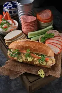Hình ảnh Bánh mì Full Topping | Full Topping Vietnamese Bánh Mì