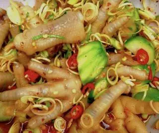 Hình ảnh Chân gà sốt thái có xương có xoài